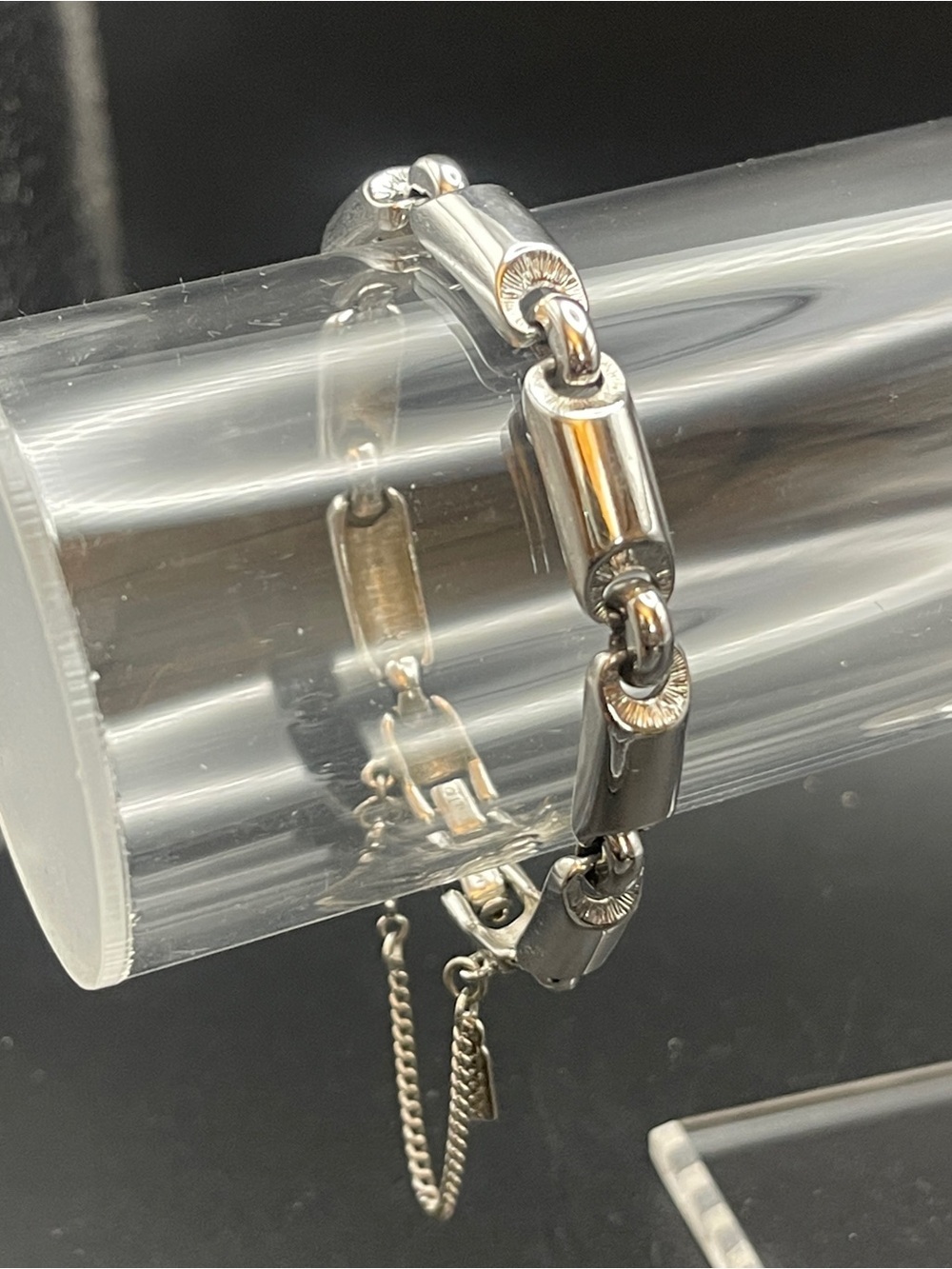 MONET Silver Tone Barrel Link Bracelet Fold Over Clasp Safety Chain Signed 7”